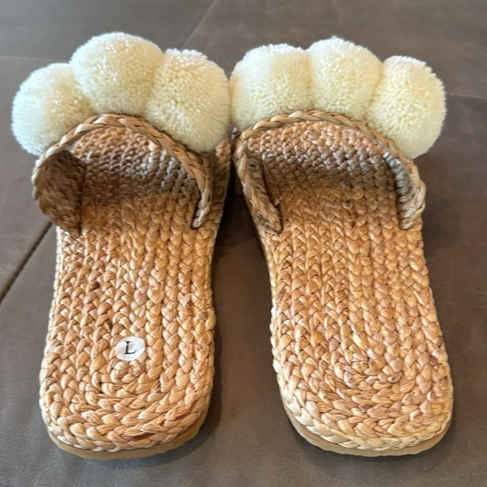 Boho Natural Straw & Ivory Pom Pom Slide Sandals Size Large NWT